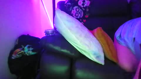 Snapshot of emnm696babii chatting on February 23, 6:55 am emnm696babii online show from February 23, 6:55 am