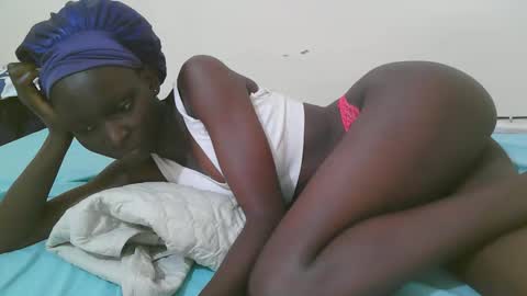 Snapshot of empress_ivy1 chatting on April 14, 6:19 am empress_ivy1 online show from April 14, 6:19 am