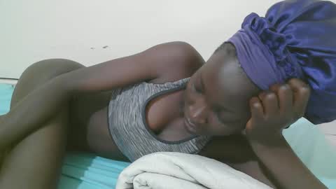 Snapshot of empress_ivy1 chatting on April 19, 2:00 am empress_ivy1 online show from April 19, 2:00 am