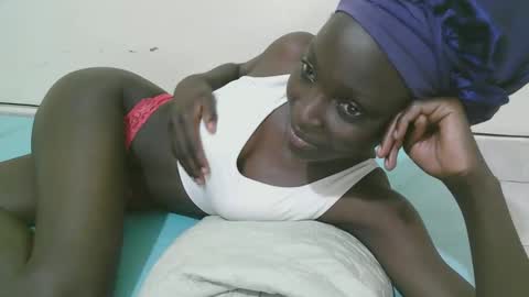Snapshot of empress_ivy1 chatting on April 21, 5:28 pm empress_ivy1 online show from April 21, 5:28 pm