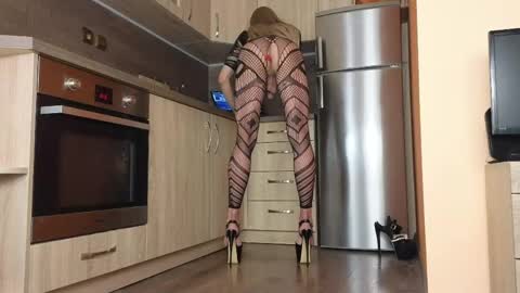 Empress Sara  online show from June 9, 5:35 pm