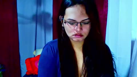 Snapshot of empressrheo chatting on October 16, 3:07 am empressrheo online show from October 16, 3:07 am