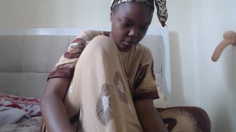 Snapshot of empressvee25 chatting on December 16, 7:24 am empress online show from December 16, 7:24 am