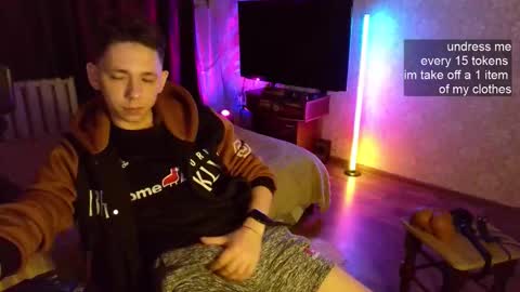 emveeboy96 online show from December 2, 9:54 pm