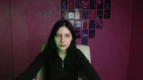 Snapshot of emxma chatting on November 18, 6:45 pm Emma online show from November 18, 6:45 pm