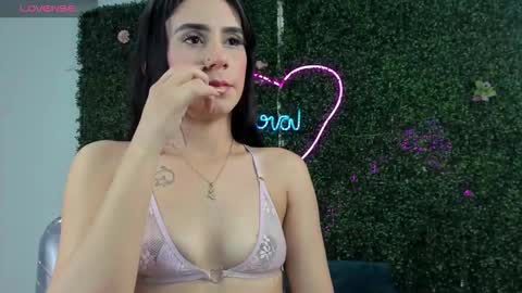 Emy online show from February 8, 7:28 pm