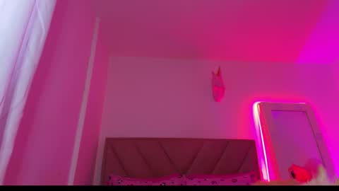 Snapshot of emy_colee chatting on January 19, 12:42 pm Emy online show from January 19, 12:42 pm
