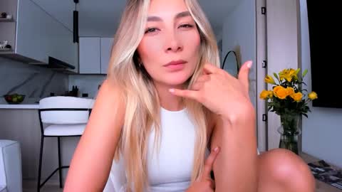 emyconneer online show from January 3, 4:48 pm