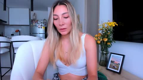 emyconneer online show from January 9, 3:34 pm