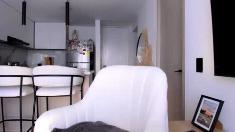 emyconneer online show from January 19, 9:02 pm