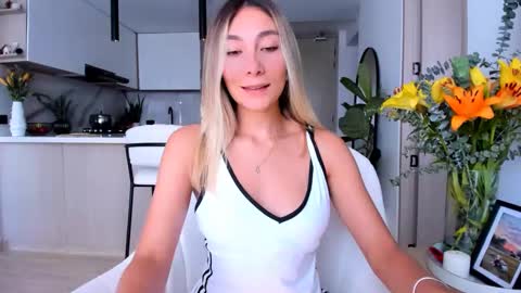 emyconneer online show from February 12, 1:48 pm