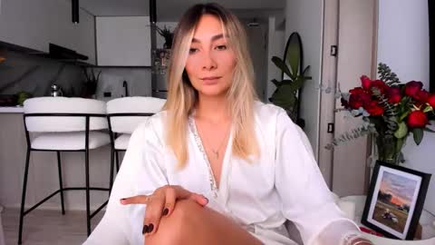 emyconneer online show from February 17, 3:20 pm