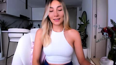 emyconneer online show from February 19, 3:05 pm