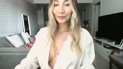 emyconneer online show from September 20, 8:54 pm