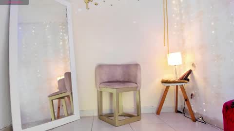 Snapshot of emylyjonhs chatting on November 25, 8:09 pm EMYLY online show from November 25, 8:09 pm