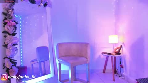 Snapshot of emylyjonhs chatting on November 29, 11:19 pm EMYLY online show from November 29, 11:19 pm