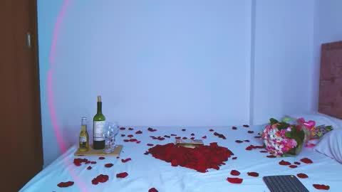 Snapshot of emysofia chatting on February 15, 5:04 am SOFI online show from February 15, 5:04 am