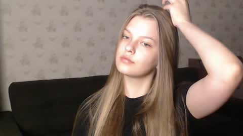 EmySway online show from March 12, 5:49 pm