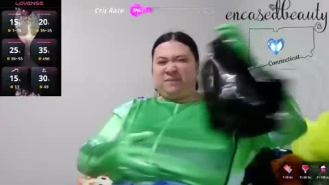 Snapshot of encasedbeauty chatting on December 13, 11:21 pm Ela online show from December 13, 11:21 pm