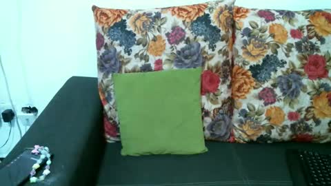 Vee online show from April 22, 2:36 am