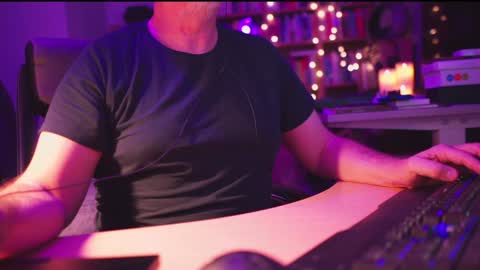 uk online show from December 8, 10:03 pm