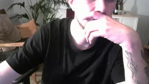 3from Desire online show from December 21, 10:06 pm