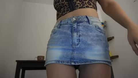 Snapshot of english_rose__ chatting on May 10, 7:13 am Rosie online show from May 10, 7:13 am