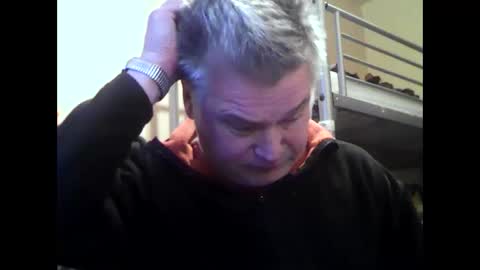 Snapshot of englishguysurrey chatting on October 29, 7:10 am englishguysurrey online show from October 29, 7:10 am