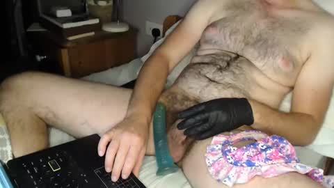 Snapshot of englishshyguyuk chatting on October 3, 9:12 pm englishshyguyuk online show from October 3, 9:12 pm