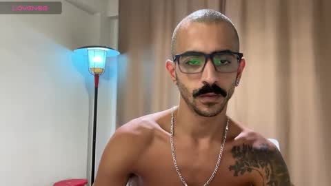 Snapshot of enjoythetrip chatting on January 10, 12:17 am Luke online show from January 10, 12:17 am