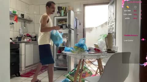 Snapshot of enjoythetrip chatting on February 21, 8:16 pm Luke online show from February 21, 8:16 pm