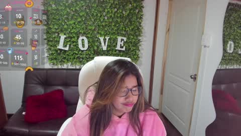 Snapshot of enma_clark chatting on December 4, 7:17 am Enma clark online show from December 4, 7:17 am