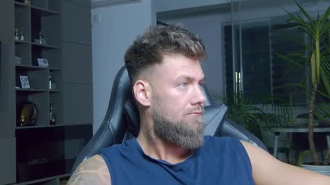 Erik online show from December 10, 9:43 pm