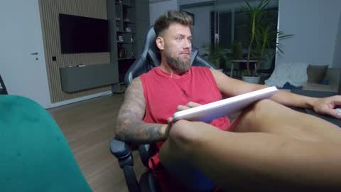 Erik online show from December 11, 8:28 pm