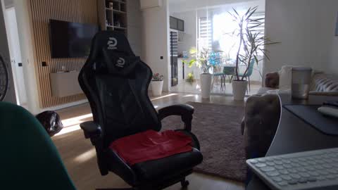 Erik online show from December 20, 9:00 am