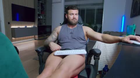 Erik online show from April 22, 6:42 pm