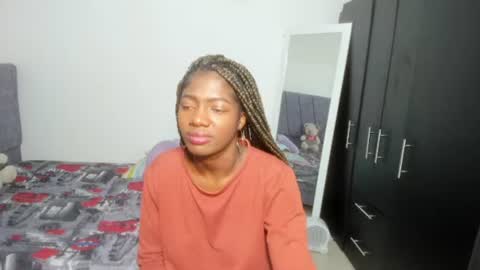 Snapshot of enyelsalas2 chatting on November 5, 2:22 am Angela online show from November 5, 2:22 am