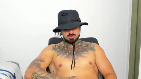 Snapshot of enzoaren chatting on October 24, 2:08 am Enzo Aren online show from October 24, 2:08 am