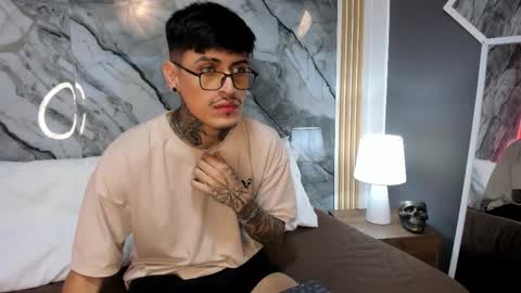 Snapshot of enzorodriguezz chatting on October 22, 12:27 pm Enzo Rodriguez online show from October 22, 12:27 pm