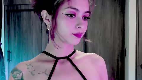 Snapshot of ephemeral_hot chatting on December 4, 8:06 pm Leyla online show from December 4, 8:06 pm