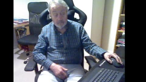 erasmus_d online show from December 2, 6:21 pm