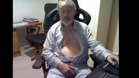 erasmus_d online show from December 5, 6:00 pm