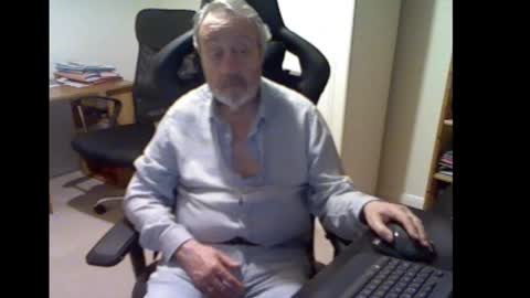 erasmus_d online show from February 11, 6:44 pm