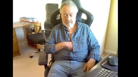 erasmus_d online show from October 11, 4:27 pm