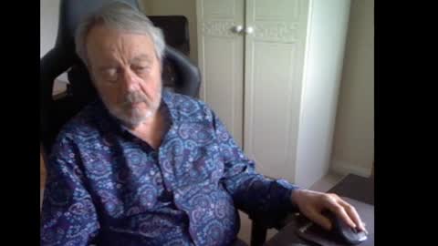 erasmus_d online show from April 4, 4:59 pm