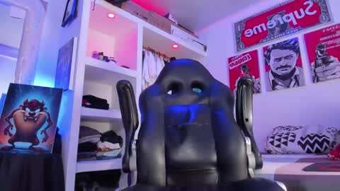 Tht BOSS Eren online show from November 20, 3:18 am