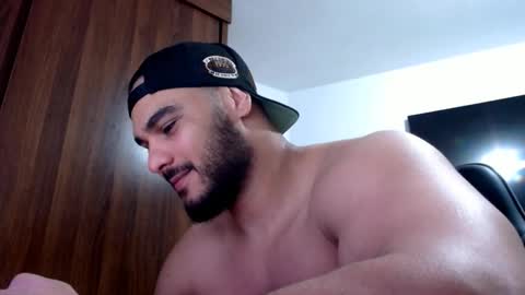 Snapshot of eren_smith chatting on February 9, 10:58 pm eren_smith online show from February 9, 10:58 pm