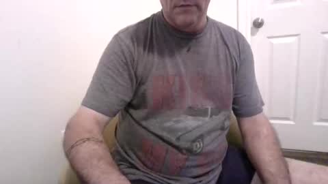 Snapshot of eric4698523103 chatting on May 30, 6:43 am eric4698523103 online show from May 30, 6:43 am