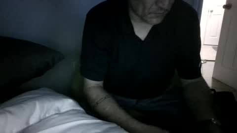 Snapshot of eric4698523103 chatting on June 6, 10:09 am eric4698523103 online show from June 6, 10:09 am