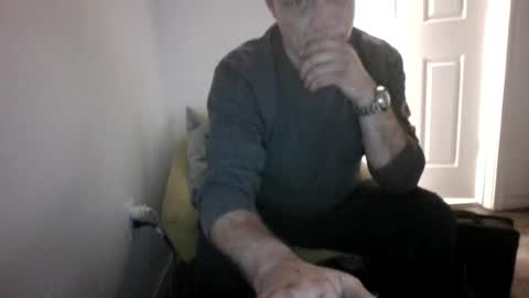 Snapshot of eric4698523103 chatting on June 18, 2:34 am eric4698523103 online show from June 18, 2:34 am